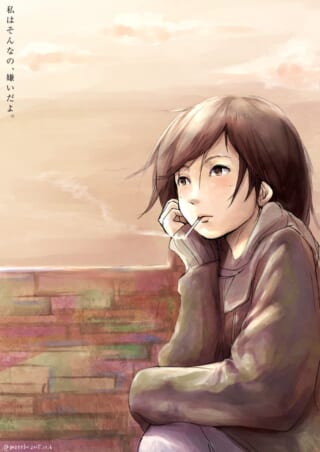 夕暮れの屋上でタバコを持ち物思いにふける女性