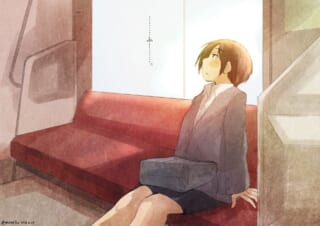 電車の座席に一人座るマキタ