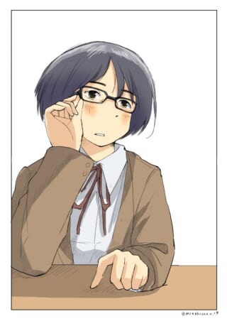メガネをかけたヨシダが机に座り、呆れた表情をしている