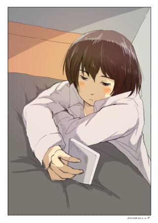 スマホを手に物憂げな表情で横たわる女性