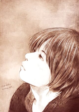 上を見上げる少女の横顔
