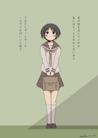 セーラー服のマキタが鞄を持って立っている